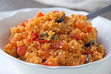 Baumnuss-Oliven-Couscous