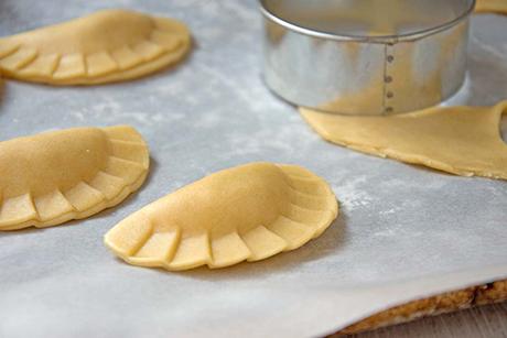 Ricotta-Tortellini mit Schinken und Petersilie