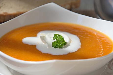Selleriesuppe mit Äpfeln