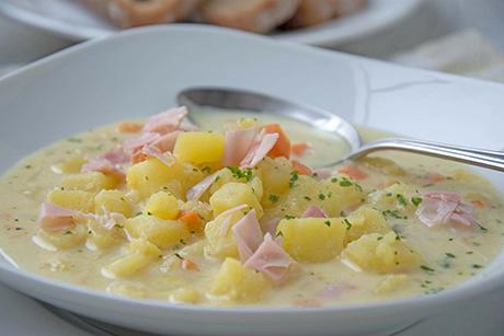 Kartoffelsuppe mit Schinkenwürfel