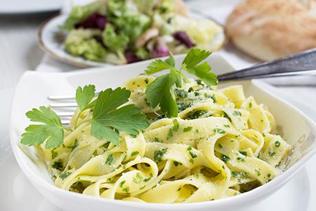 Peterli-Linguine mit Pecorino