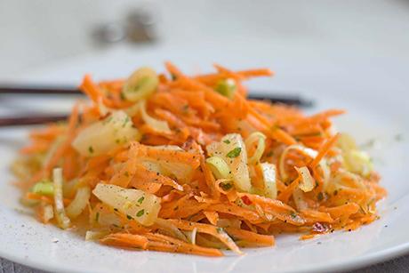 Asiatischer Rüeblisalat