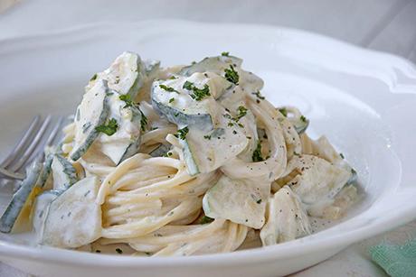 Zucchetti-Spaghetti an Mascarpone-Sauce