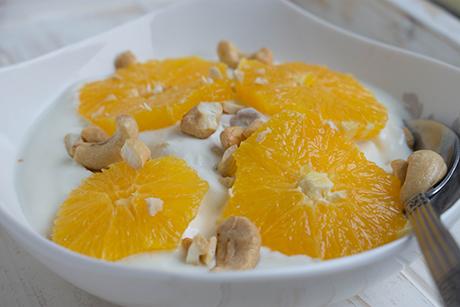 Orangenjoghurt mit Cashews
