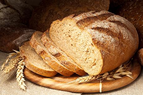 Bauernbrot mit Milch