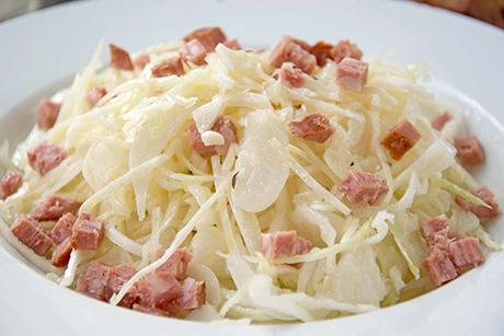 Kabissalat mit Speck