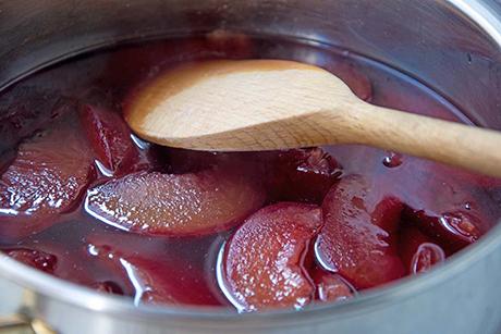 Zwetschgenkompott aus dem Backofen