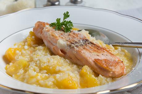 Kürbisrisotto mit Lachs