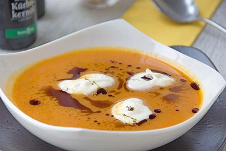 Kürbiscremesuppe mit Curry