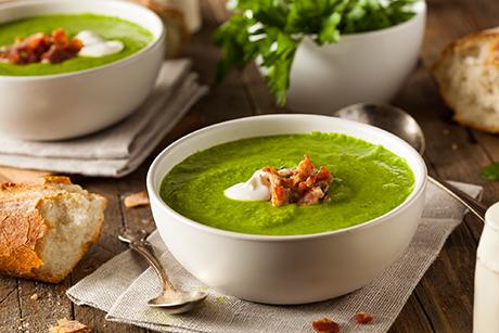 Erbsensuppe mit Speck