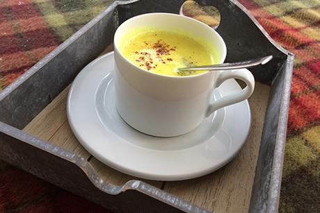 Goldene Milch