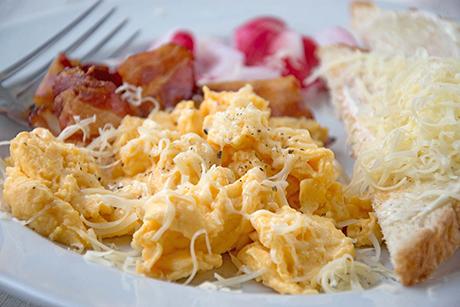 Rührei mit Käse