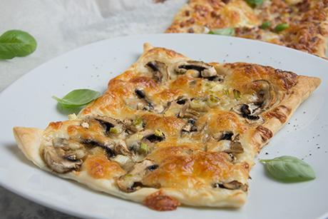 Flammkuchen mit Blätterteig