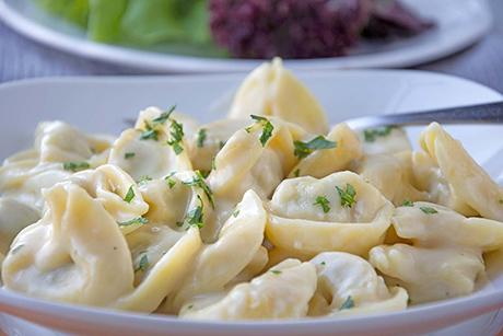 Tortellini mit Käsesauce
