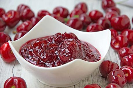 Kirschkonfitüre mit Amaretto