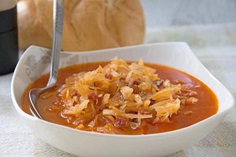 Krautsuppe mit Speck