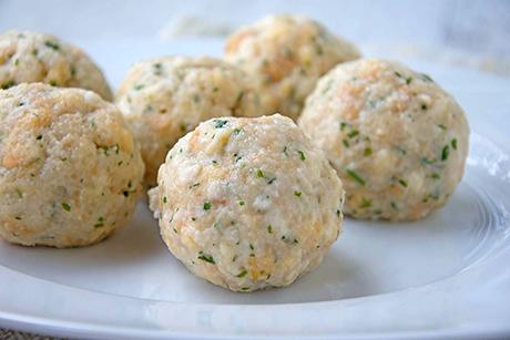 Knödel mit altem Brot