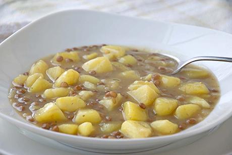 Linsensuppe mit Kartoffeln