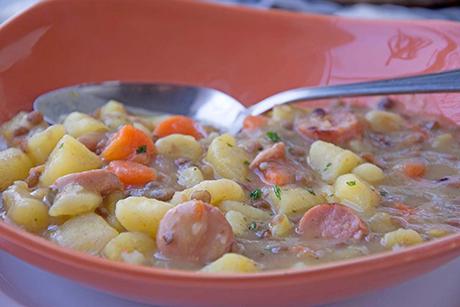 Linsensuppe mit Wienerli