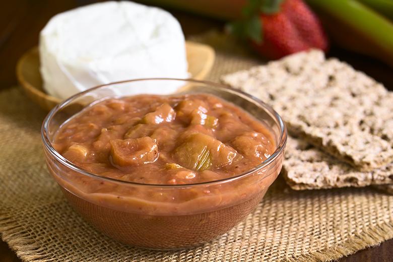 Einfaches Rhabarber-Erdbeer-Chutney